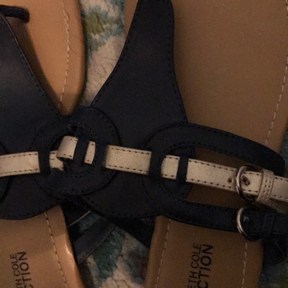 Kenneth Cole Thong Sandal - Picture 3 of 5